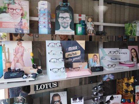 JELOptica productos en un armario